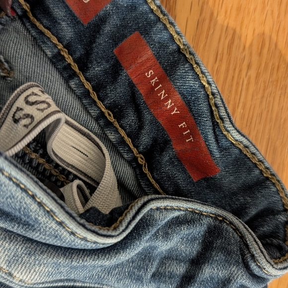 Distressed Blue Guess Skinny Jeans w - Picture 3 of 6